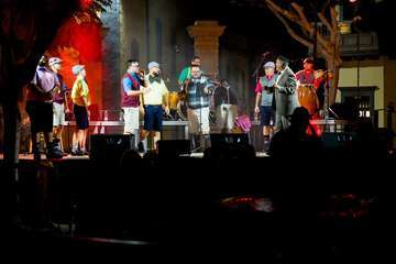  La Murgota de Telde estrena con éxito en Gáldar su espectáculo 'Los chicos del coro'/TA.